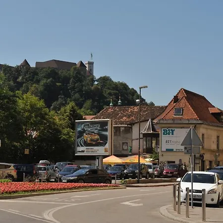 Spacious Nika 2 Tour As 아파트 *