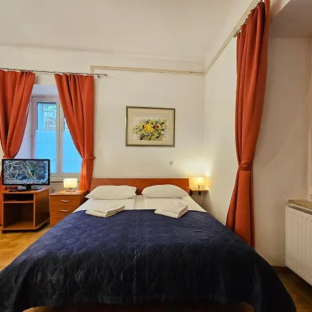 Spacious Nika 2 Tour As 아파트 *