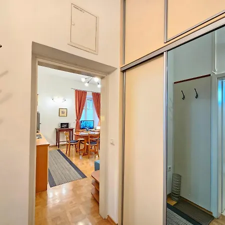 Spacious Nika 2 Tour As 류블랴나